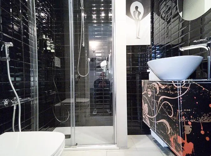 Chiclife Sarona Shenkin - Borgo Santa Caterina & Museum Bergamo