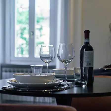 Chiclife Sarona Shenkin - Borgo Santa Caterina & Museum Бергамо